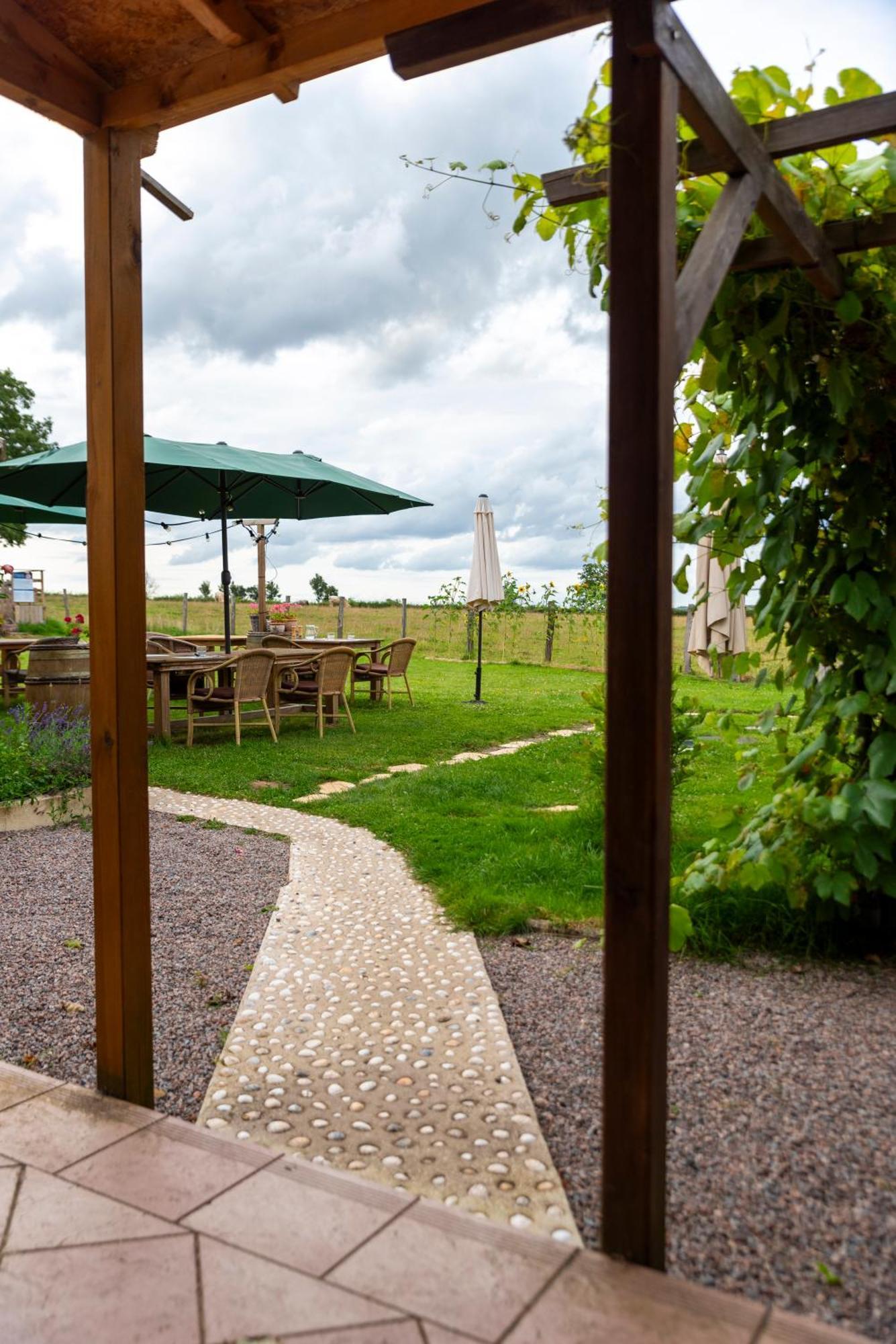 Bed and Breakfast Le Chene D'Or Marcheseuil Экстерьер фото